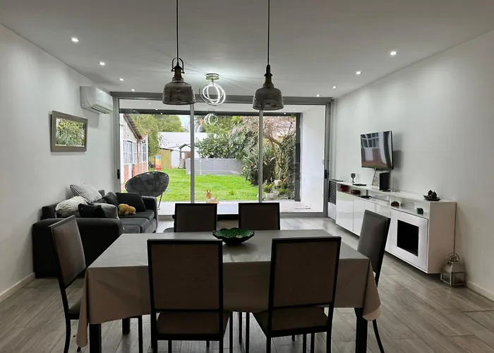 Ph Tipo Casa, Con Parque Y Pileta, En La Plata , Zona Norte